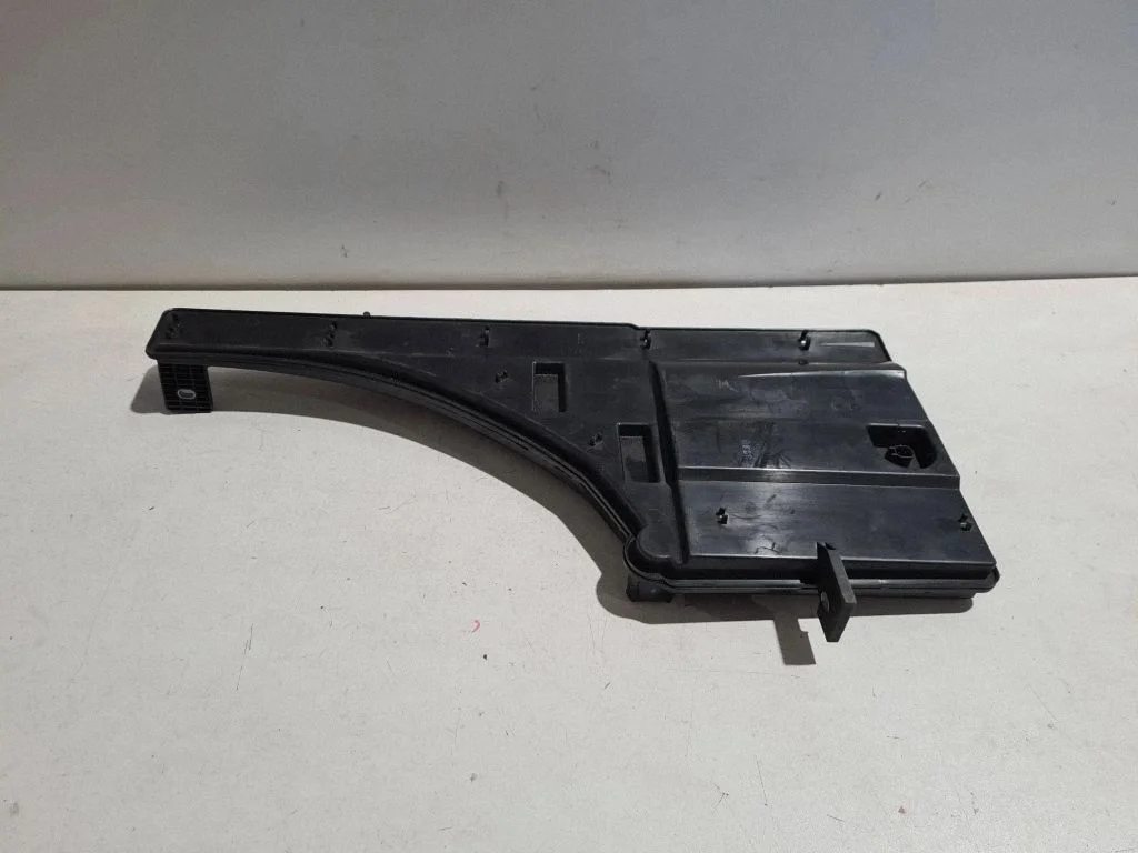 Logu mazgāšanas šķidruma tvertne 670105311