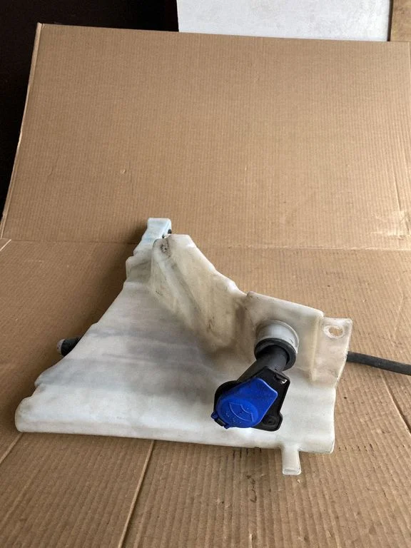 Windshield washer fluid reservoir/tank 8X2317B613