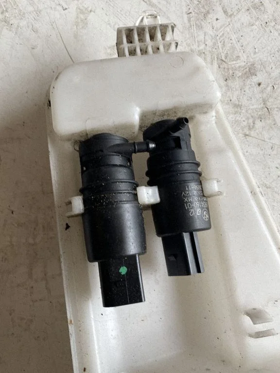 Windshield washer fluid reservoir/tank 734192501