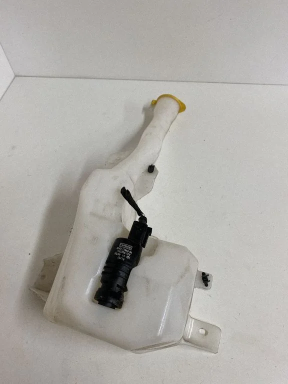 Windshield washer fluid reservoir/tank FR3V17B613