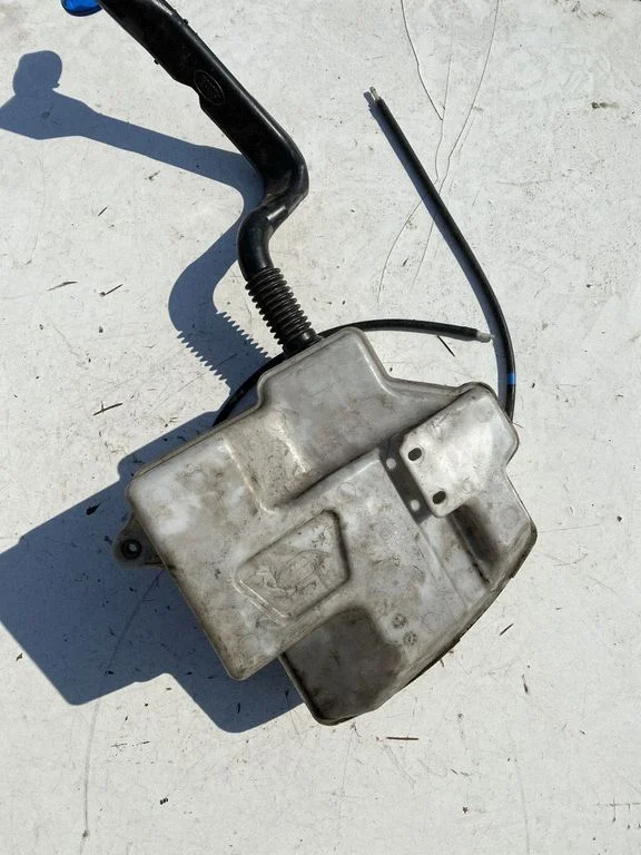 Windshield washer fluid reservoir/tank – Land Rover Discovery Sport (2014-)