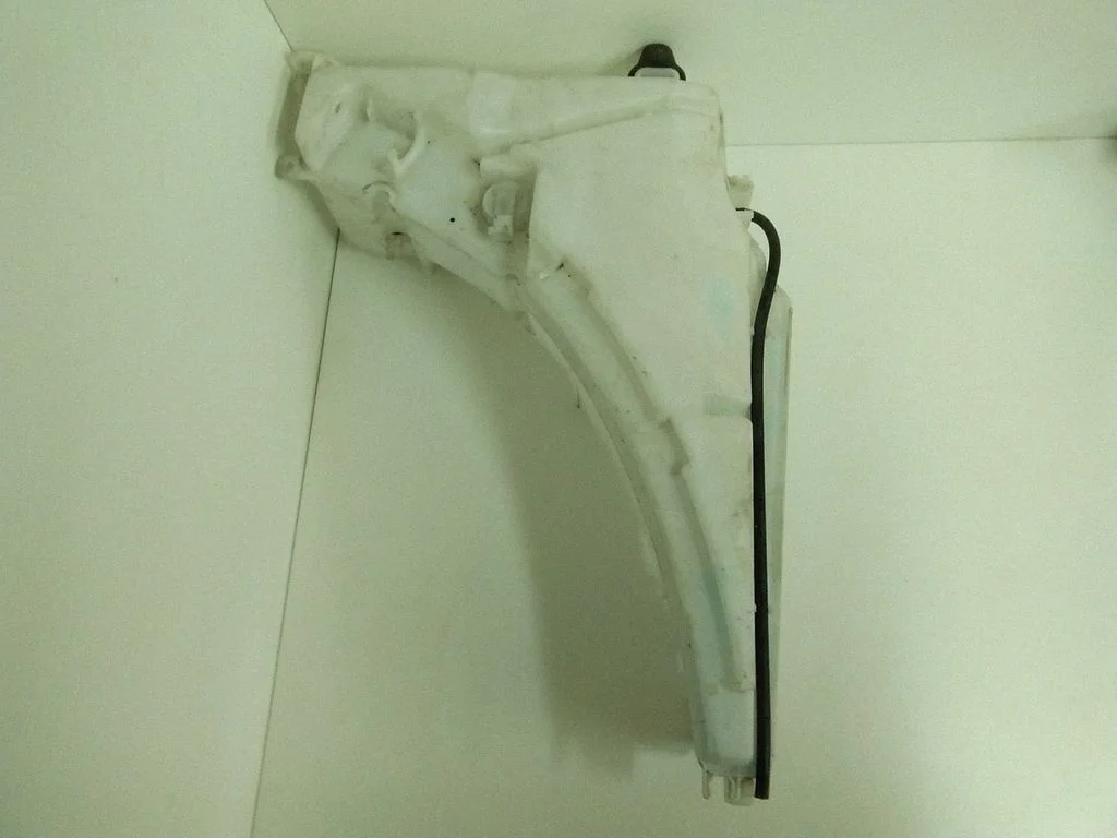 Windshield washer fluid reservoir/tank – Land Rover Range Rover L405 (2013-2021)