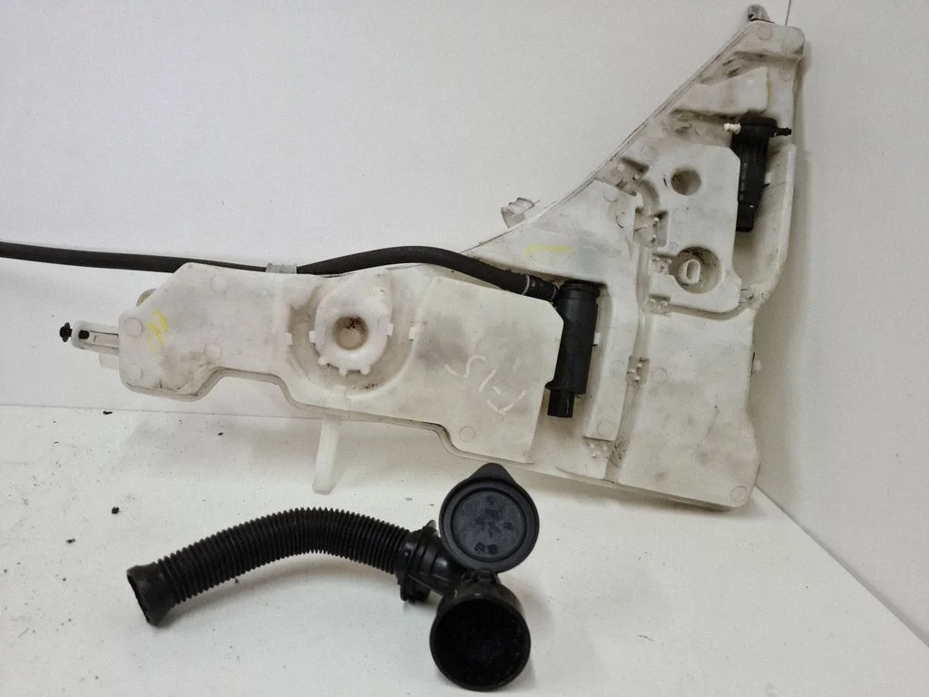 Windshield washer fluid reservoir/tank 7292424