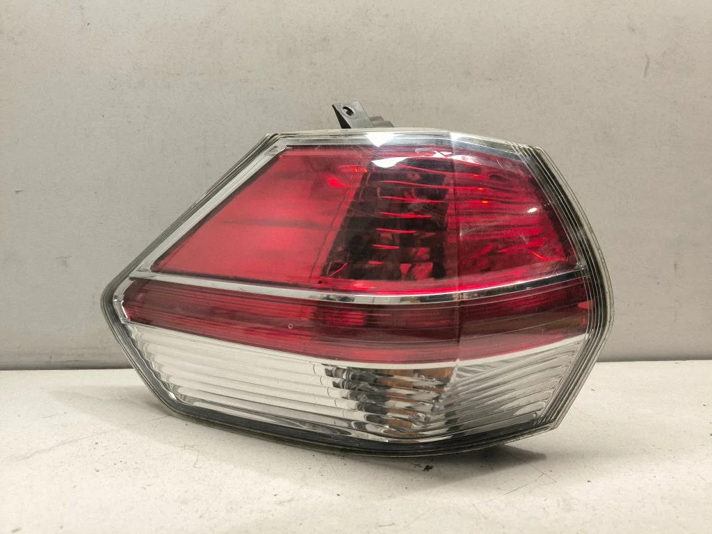 Rear/tail lights – left