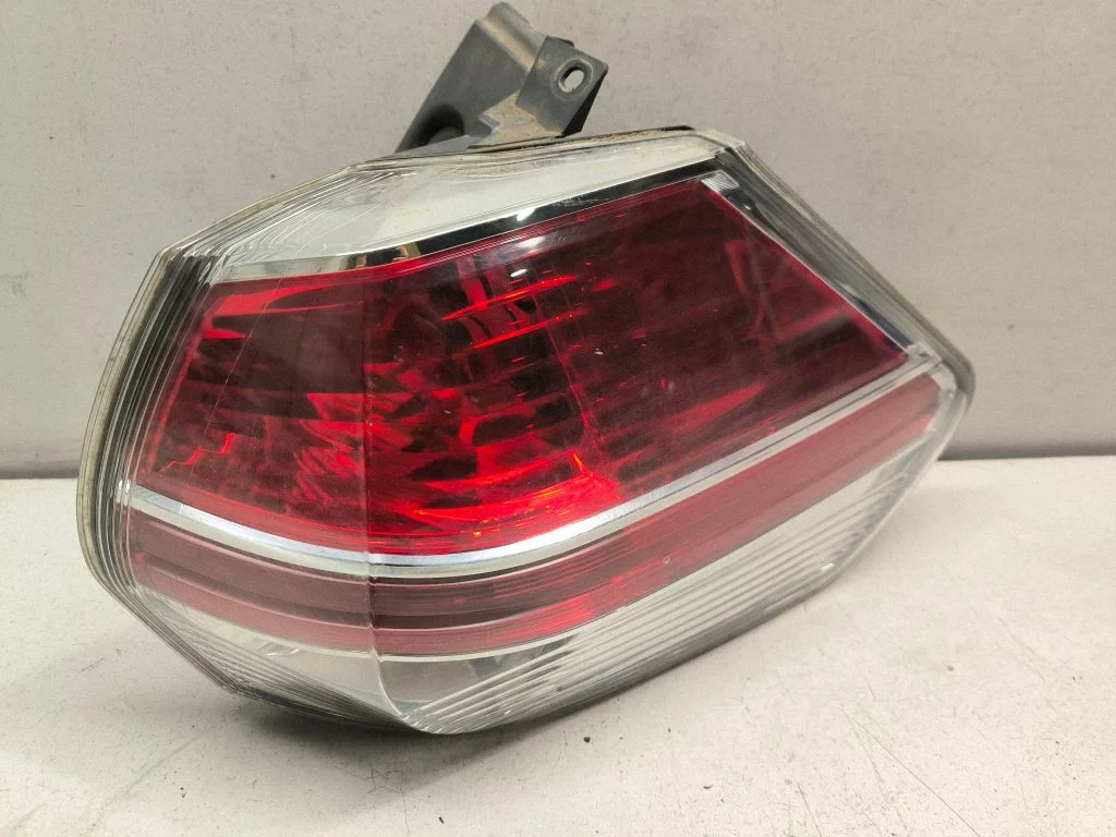 Rear/tail lights – right