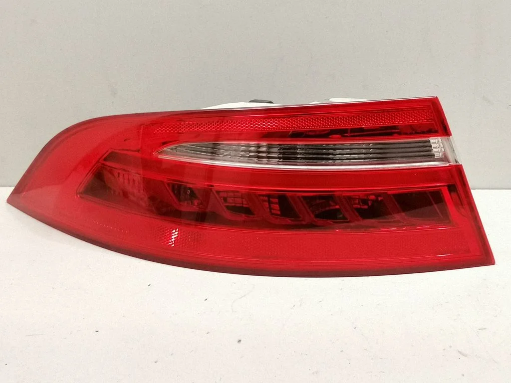 Tagatuli keres – Jaguar XE (2015-)