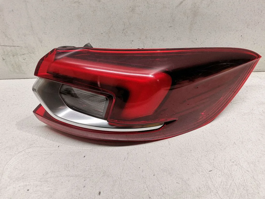 Lampa tylna w błotniku 39099113
