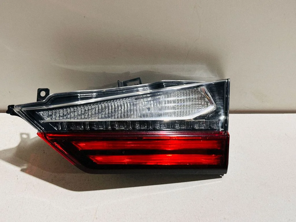 Tailgate rear/tail lights – rear right