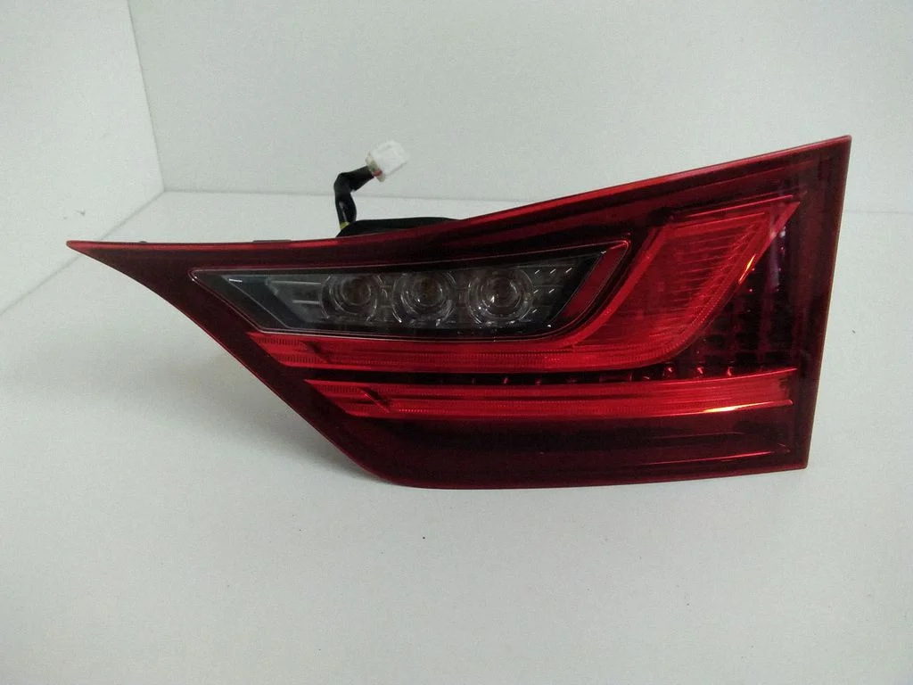 Tailgate rear/tail lights – rear right