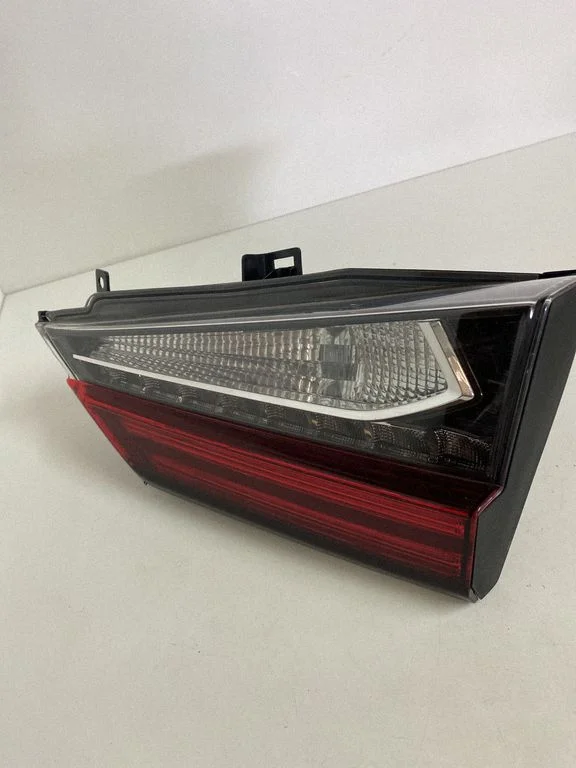 Tailgate rear/tail lights – right