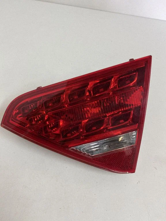 Tailgate rear/tail lights 8T0945094A