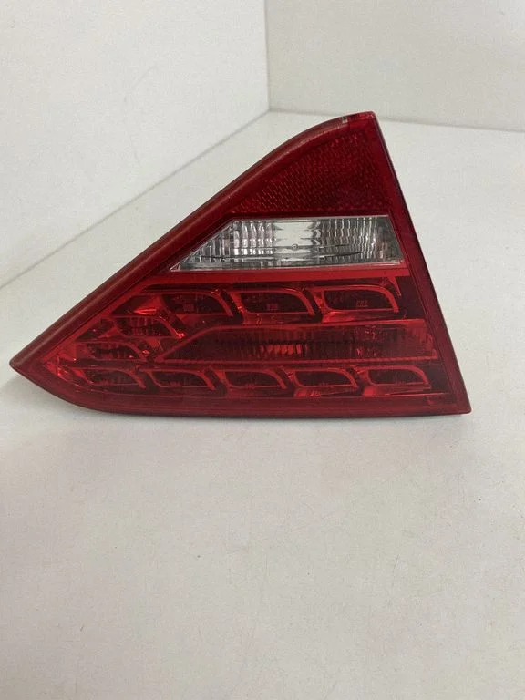 Tailgate rear/tail lights 8T0945093A