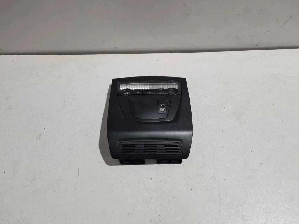 Front seat light 1328908244