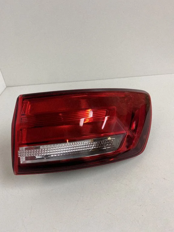 Rear/tail lights 8W9945070