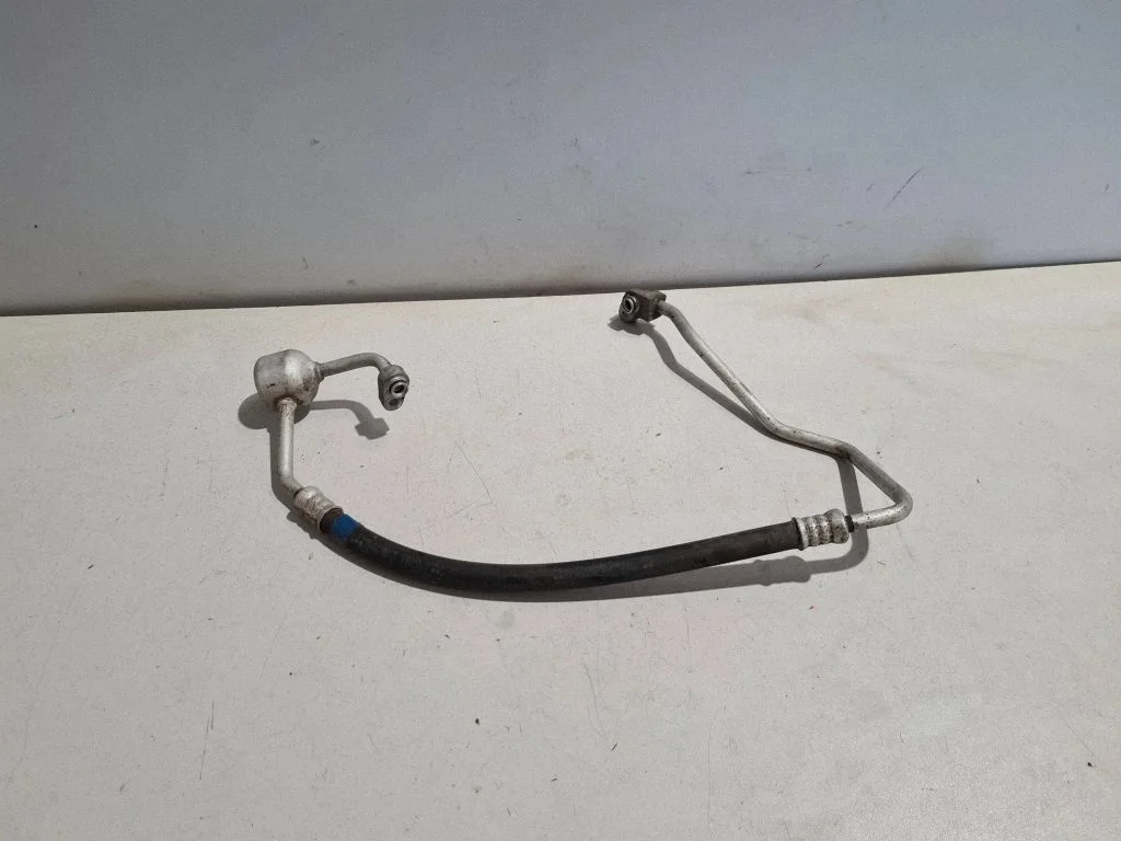 Air conditioning (A/C) pipe/hose – front