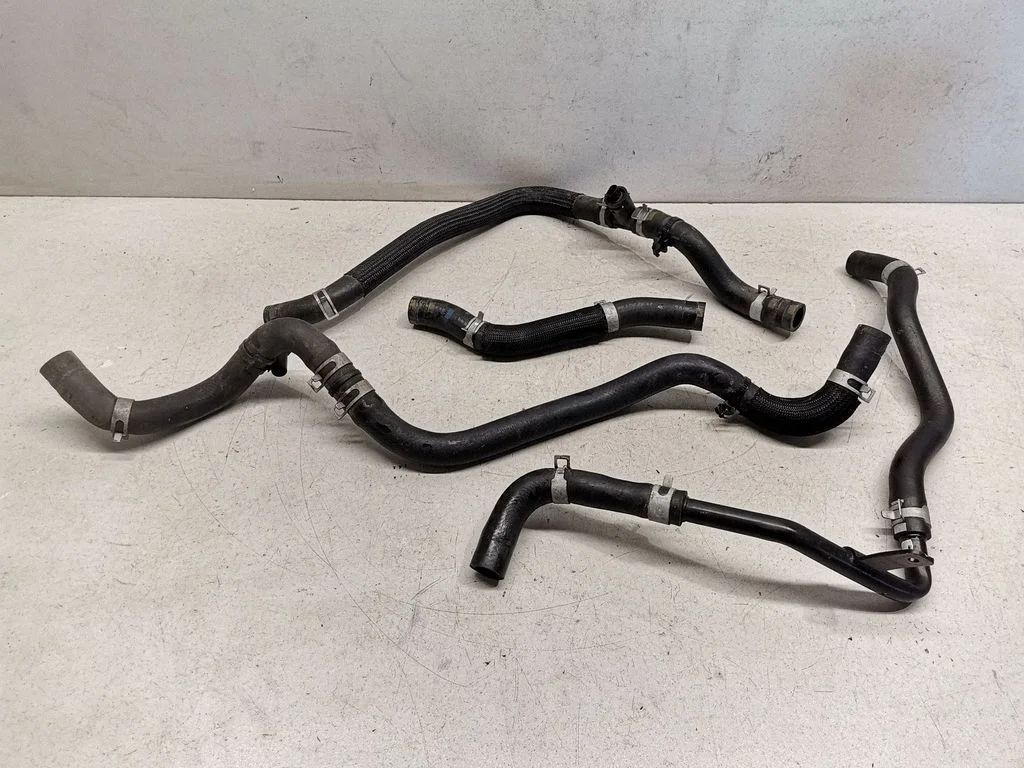 Engine coolant pipe/hose – front