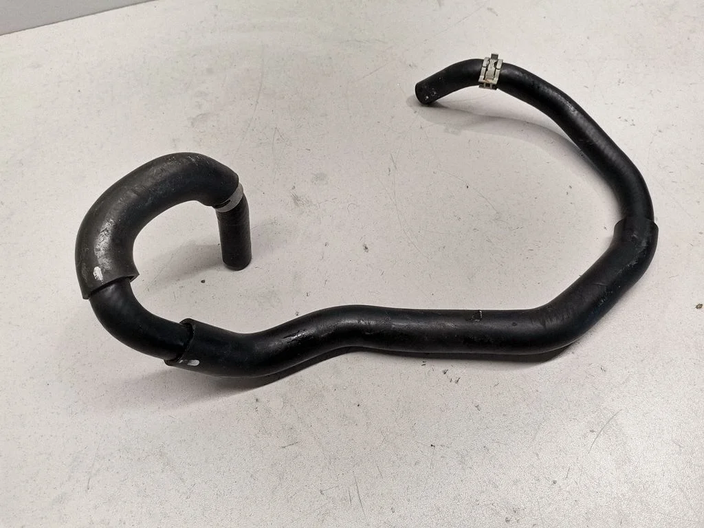 Engine coolant pipe/hose – front