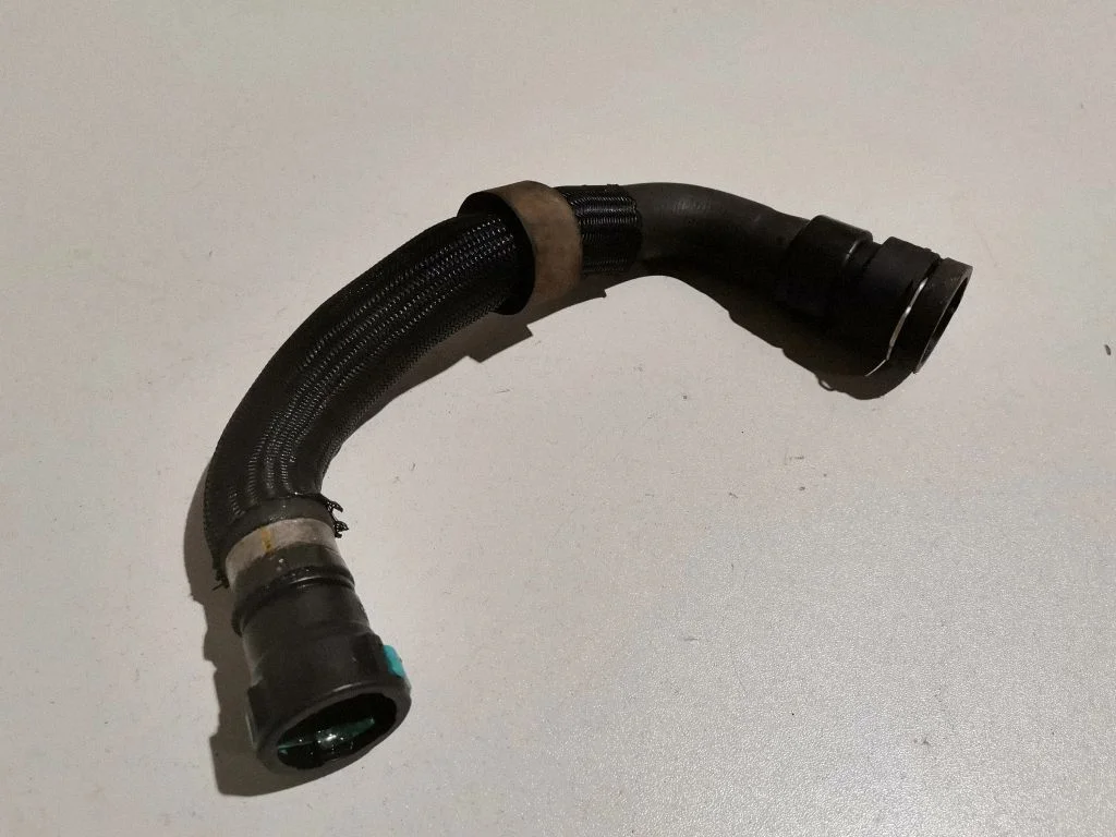 Engine coolant pipe/hose