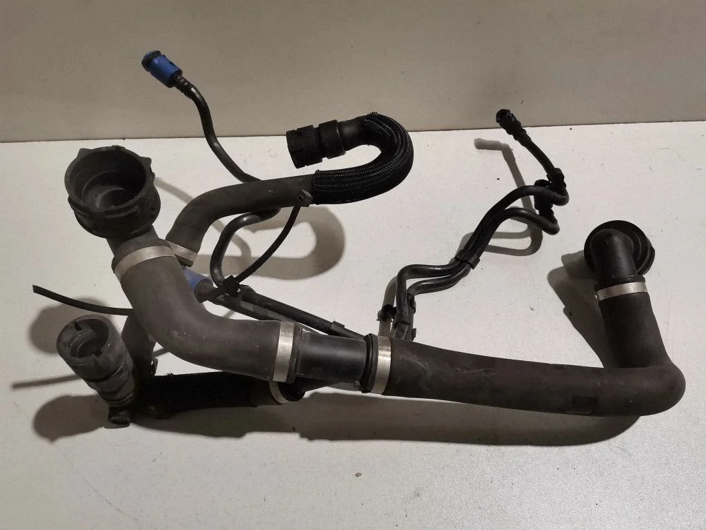 Engine coolant pipe/hose GJ328260