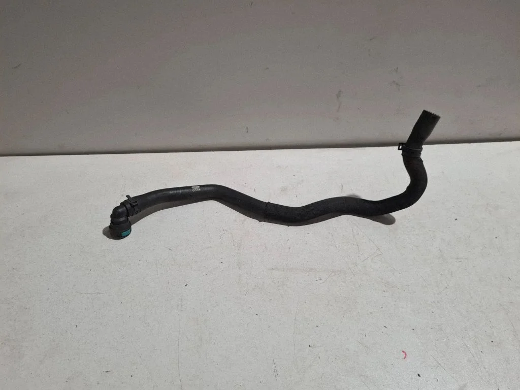 Engine coolant pipe/hose FPLA8260FA