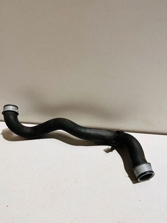 Engine coolant pipe/hose
