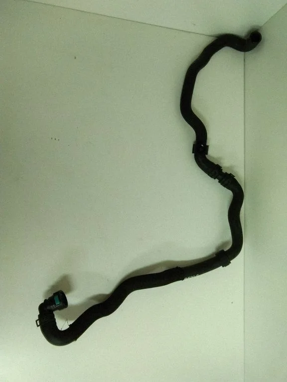 Engine coolant pipe/hose FPLA8D050CC