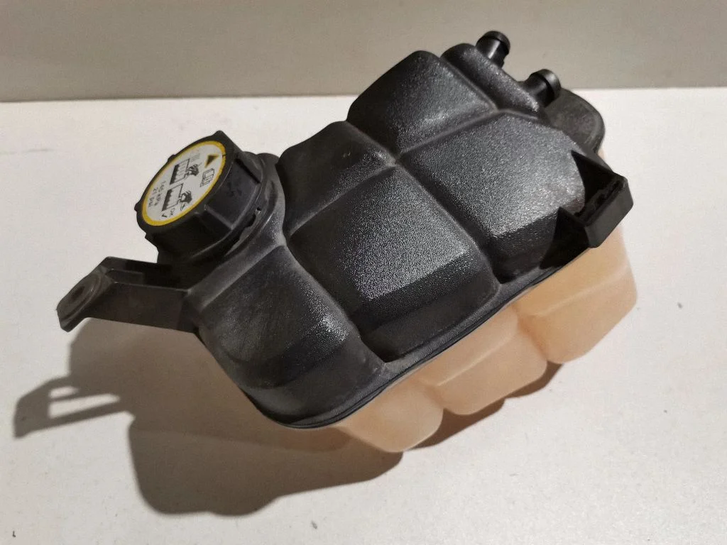 Coolant expansion tank/reservoir FK728K218