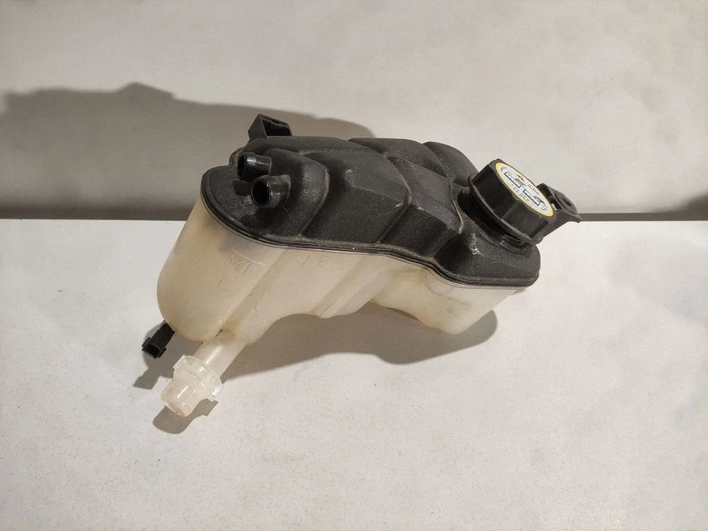 Coolant expansion tank/reservoir FK728K218A