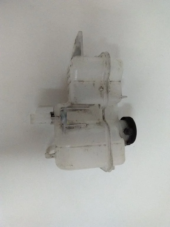 Coolant expansion tank/reservoir