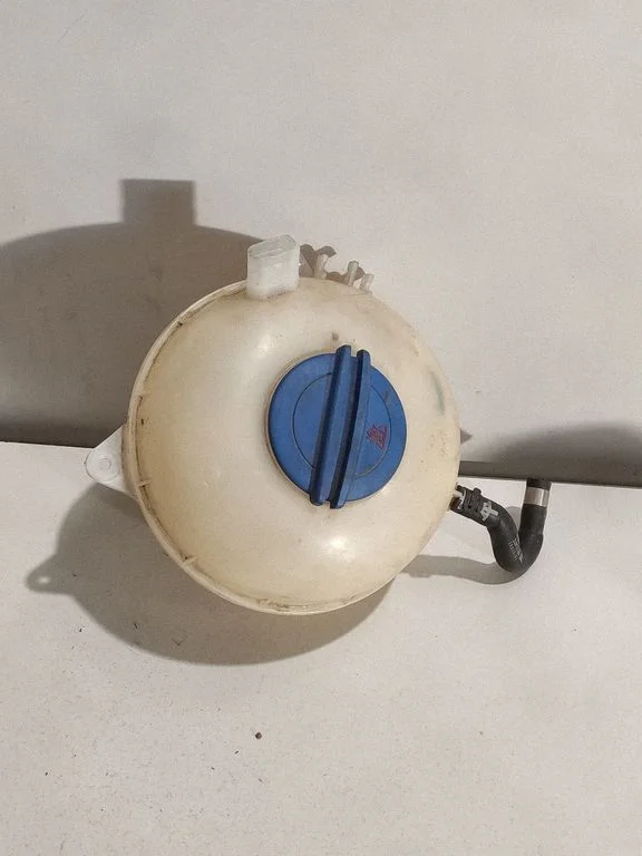 Coolant expansion tank/reservoir 95B121407