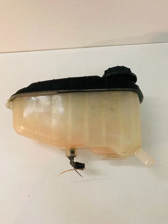 Coolant expansion tank/reservoir 8W838A080AD