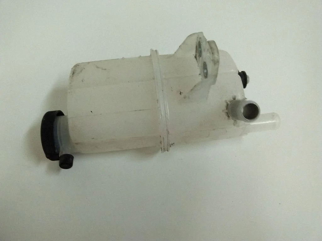 Jahutusvedeliku paisupaak – Lexus GS 250 350 300H 450H (2013-)