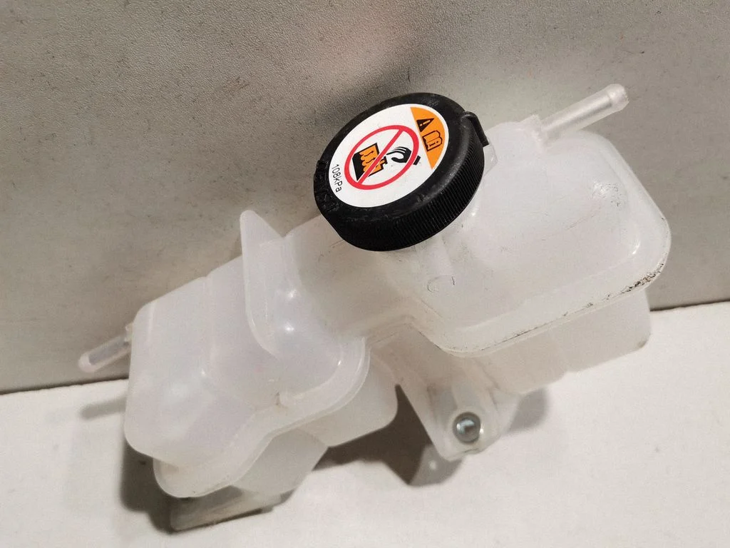 Coolant expansion tank/reservoir – front