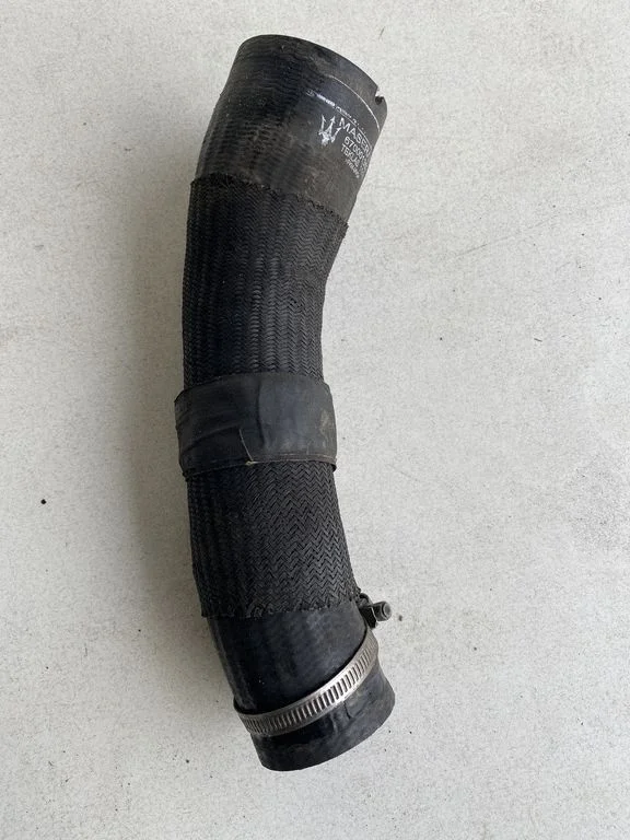 Vahejahuti voolik (-ud)/ toru (-d) 670001352