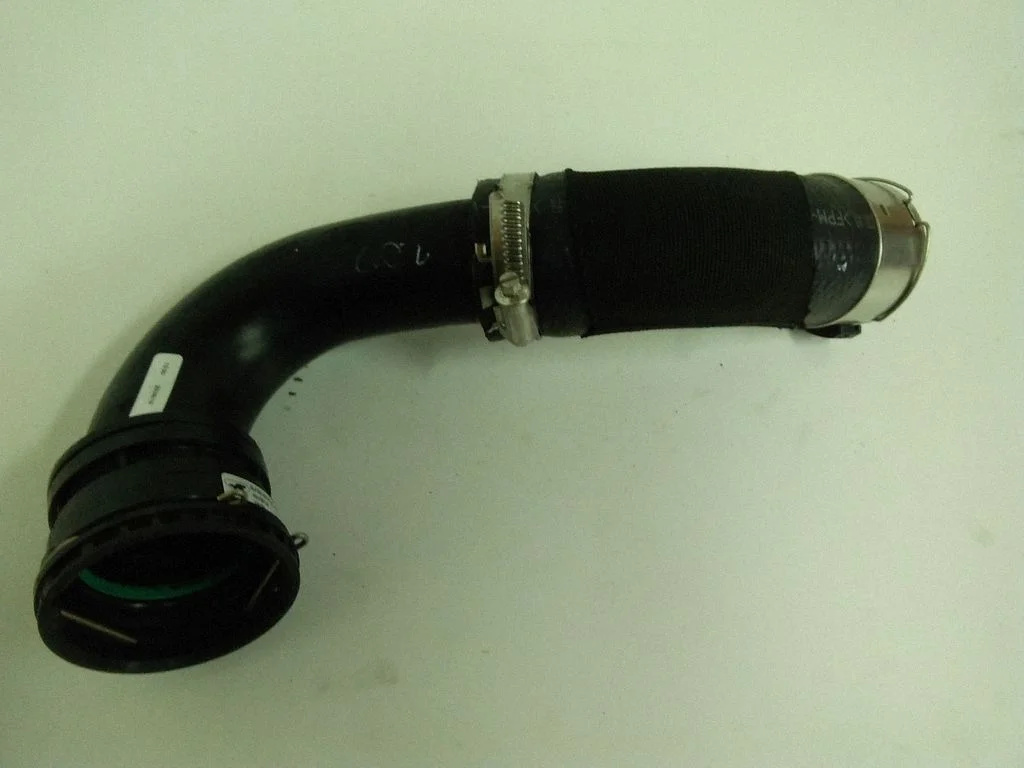 Intercooler hose/pipe HJ326C646
