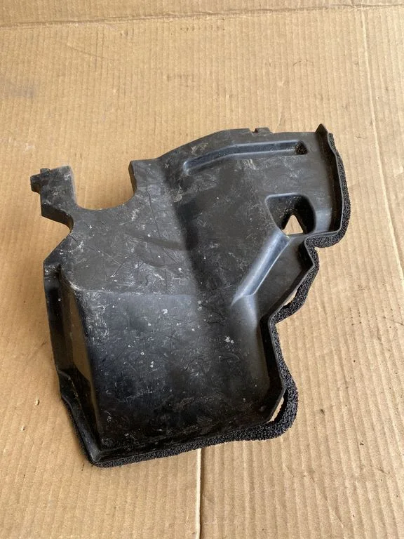 Intercooler air guide/duct channel 5329448130