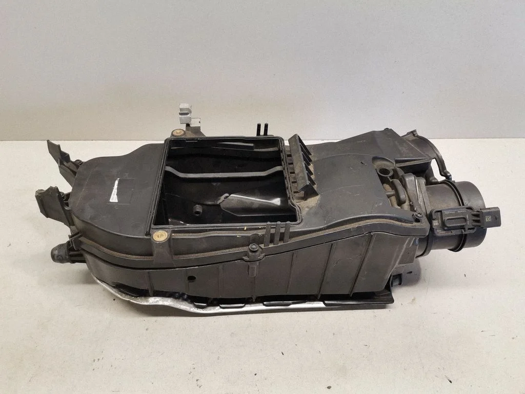 Air filter box – Mercedes-Benz GLC-Class C253 (2016-)