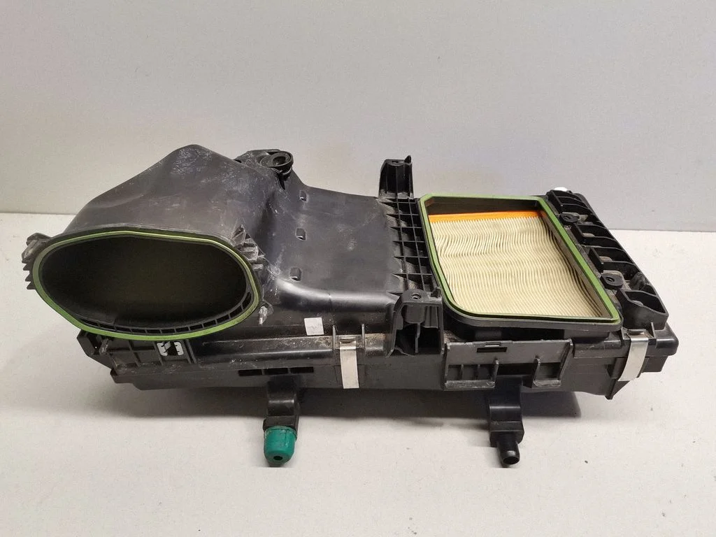 Air filter box A6450900001