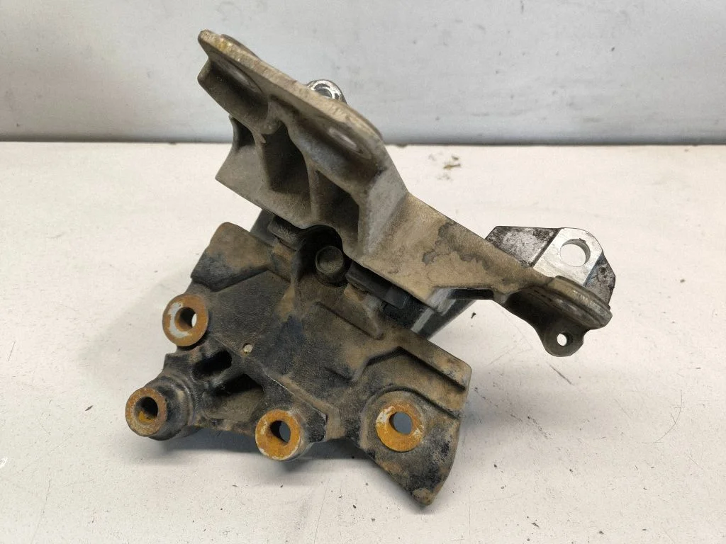 Engine mount bracket 112534BD0A