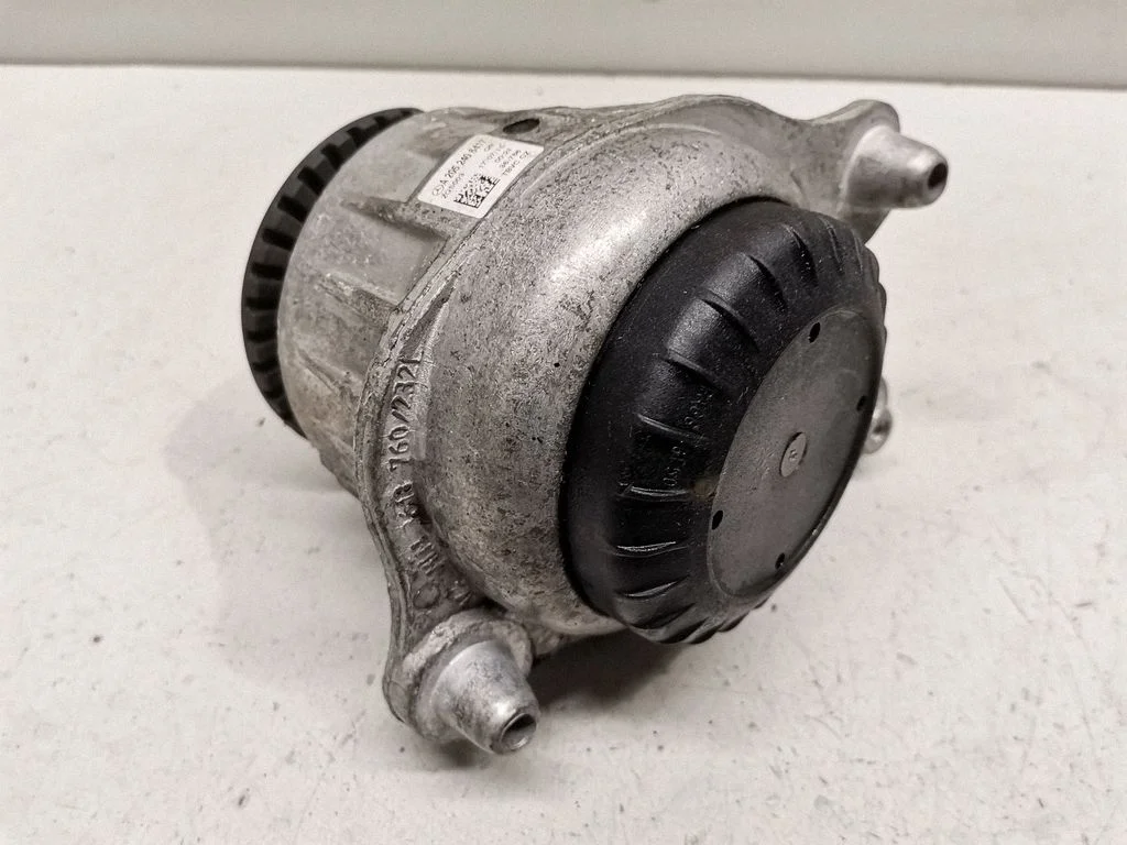 Engine mount bracket A2052406417