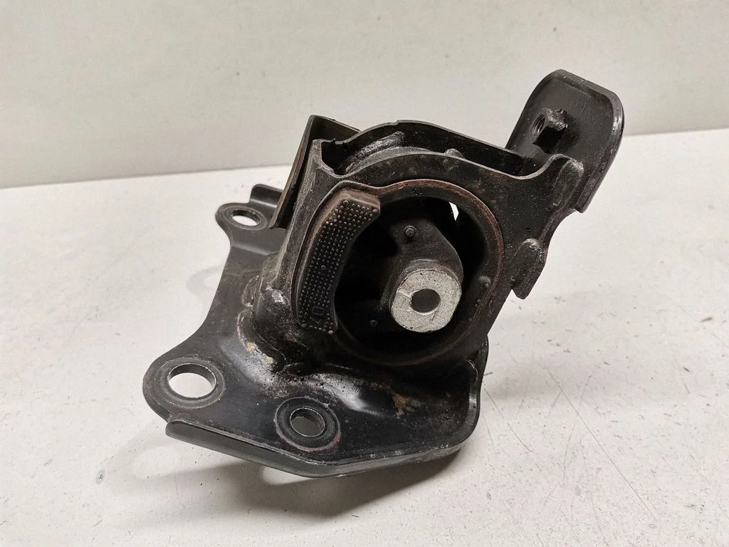 Engine mount bracket – front