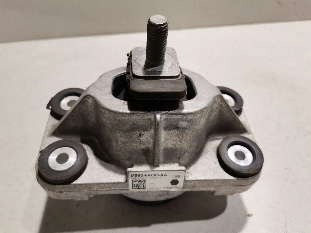 Engine mount bracket M8B26A003AA