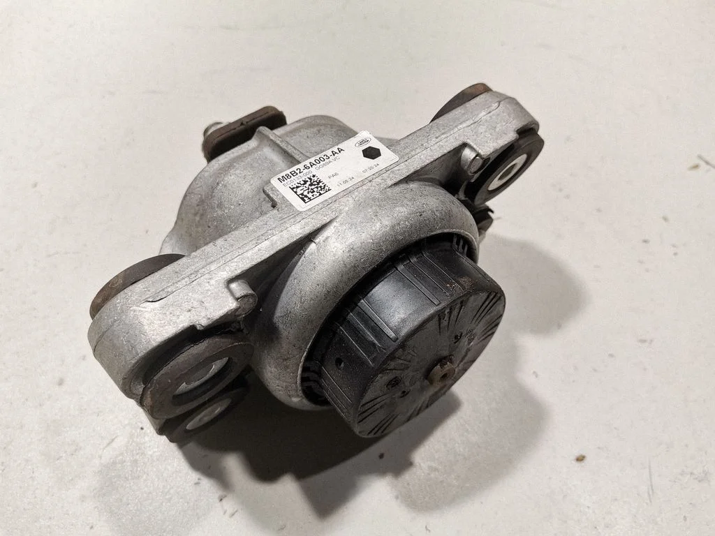 Engine mount bracket M8B26A003AA