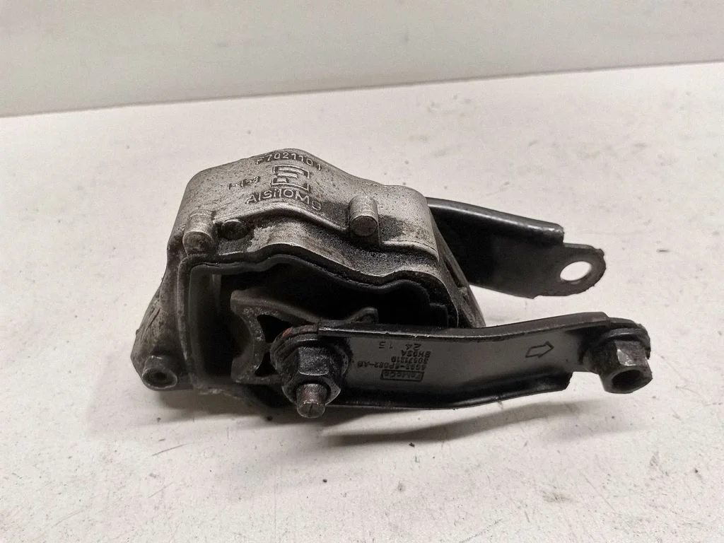 Engine mount bracket F7021101