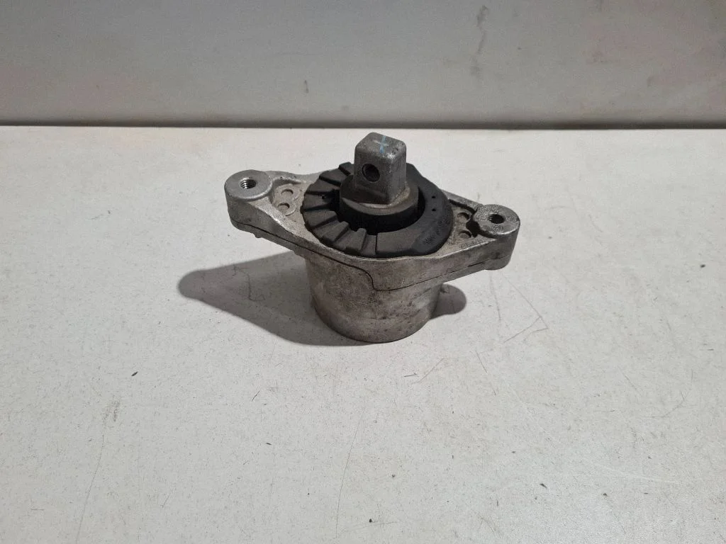 Engine mount bracket 06700048700