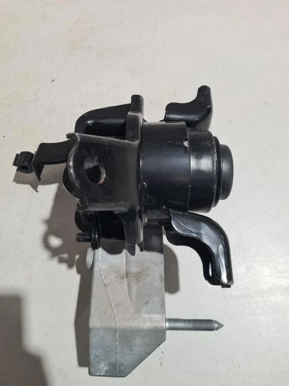Engine mount bracket B3933
