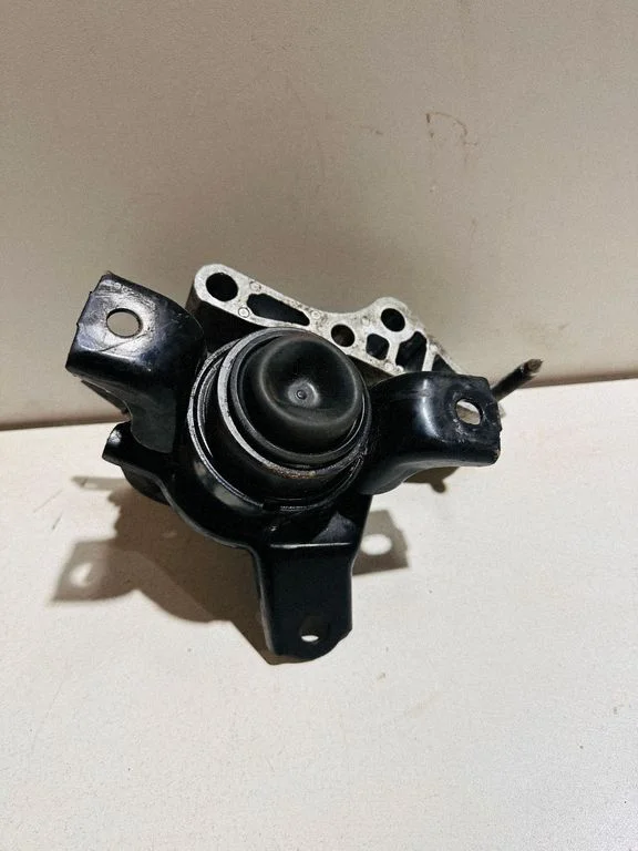 Engine mount bracket – front