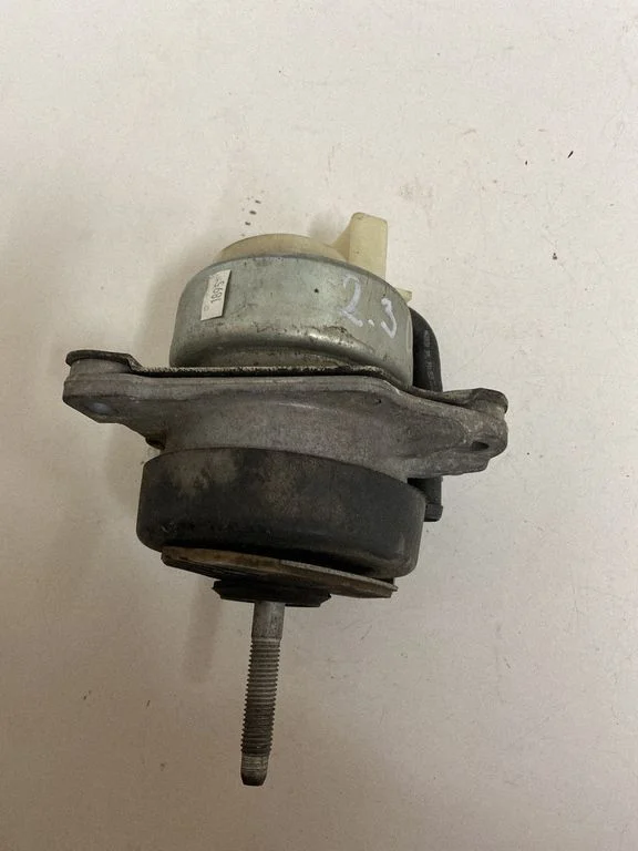 Engine mount bracket