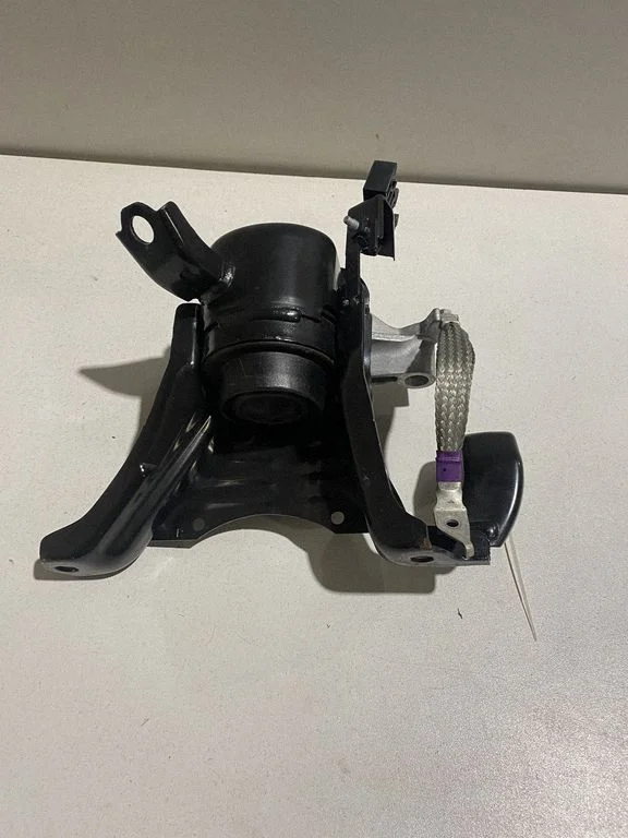 Engine mount bracket