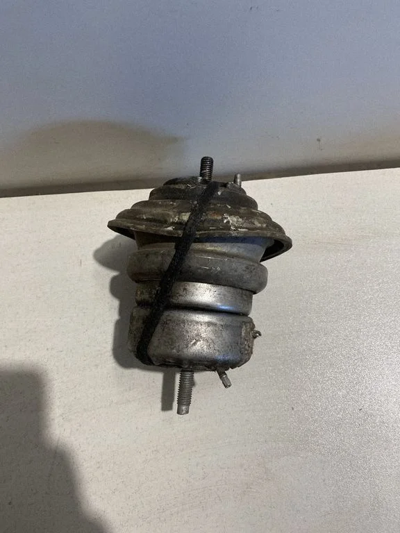 Engine mount bracket